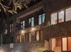 54 m2 Wohnung in Petrovac zu verkaufen in Residenz mit Pool, Parkplatz, zu Fuß zum Strand