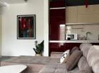 54 m2 Wohnung in Petrovac zu verkaufen in Residenz mit Pool, Parkplatz, zu Fuß zum Strand