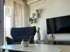 54 m2 Wohnung in Petrovac zu verkaufen in Residenz mit Pool, Parkplatz, zu Fuß zum Strand