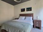 54 m2 Wohnung in Petrovac zu verkaufen in Residenz mit Pool, Parkplatz, zu Fuß zum Strand