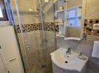 54 m2 Wohnung in Petrovac zu verkaufen in Residenz mit Pool, Parkplatz, zu Fuß zum Strand