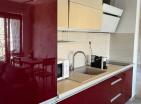 54 m2 Wohnung in Petrovac zu verkaufen in Residenz mit Pool, Parkplatz, zu Fuß zum Strand