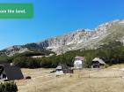 Rückzugsort in den Bergen urbanisiertes 267 m2 großes Grundstück in Zabljak in der Nähe des Skigebiets Savin Kuk