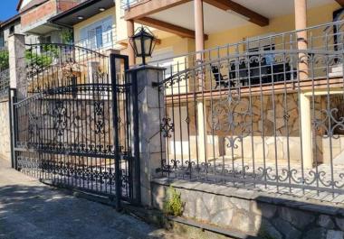 Fertiges Mini-Hotel mit 4 Wohnungen in Utjeha, Dobra Voda