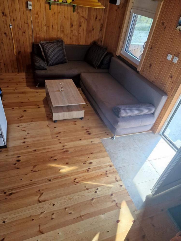 Charmantes zweistöckiges Haus in Žabljak mit zwei Schlafzimmern, perfekt für Investitionen