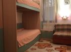 Große Wohnung in Petrovac mit 3 Zimmer an 150 Meter weit vom Strand entfernt