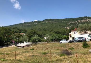 Großes Grundstück in Kavac für villa mit großen Meer-Blick auf Boka