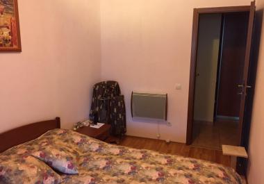 Eingerichtete Wohnung von 79 m2 mit zwei Schlafzimmern in Budva