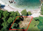 Grundstück 570 m2 für den Bau von zwei-stöckige villa 220m2 mit eigenem Strand