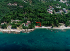 Grundstück 570 m2 für den Bau von zwei-stöckige villa 220m2 mit eigenem Strand