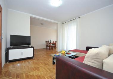 3-Zimmer-apartment in Budva, district Veli Vinogradi, neben der Grundschule