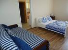 Mini-Hotel 400 m2 als vierstöckige Villa in Dobrota 25 Meter vom Meer entfernt