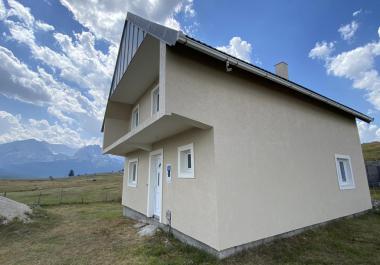 House in Zabljak ist mit breiten Panoramablick
