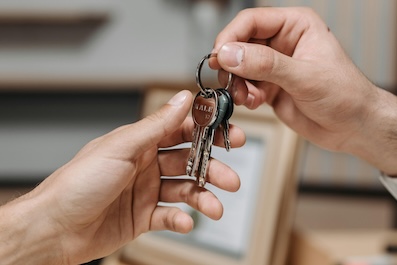  Zugriff auf kuratierte Immobilienangebote - kontaktieren Sie unseren Manager